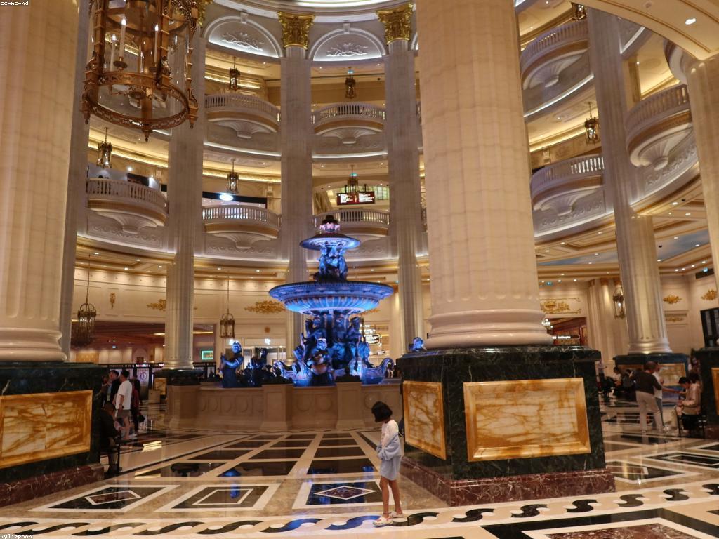 យុទ្ធសាស្ត្រសម្រាប់ការលេងស្លត Online: ការប្រកួតប្រជែងក្នុងពិភពអនឡាញ