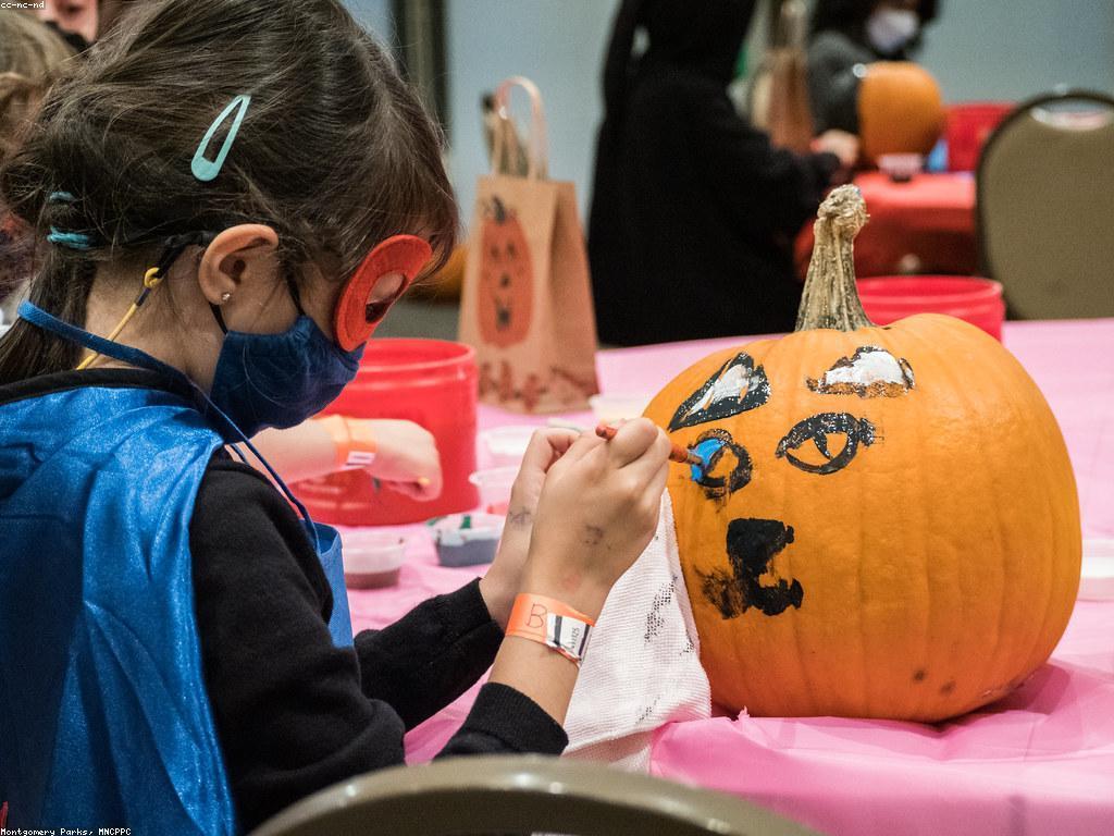 ការលេងសប្បាយនៅយប់ជាមួយគ្រួសារ